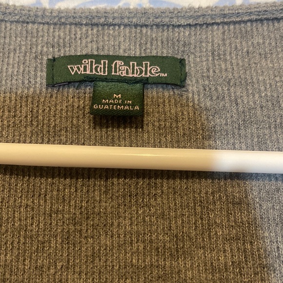 cute basic top - Picture 2 of 2